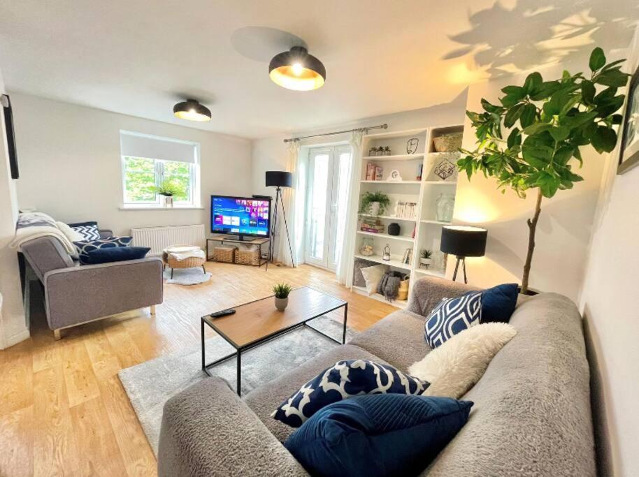 Lovely 2-bedroom Apartment. Free Parking. Apartamento *